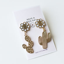 Load image into Gallery viewer, Stuck With You Earrings